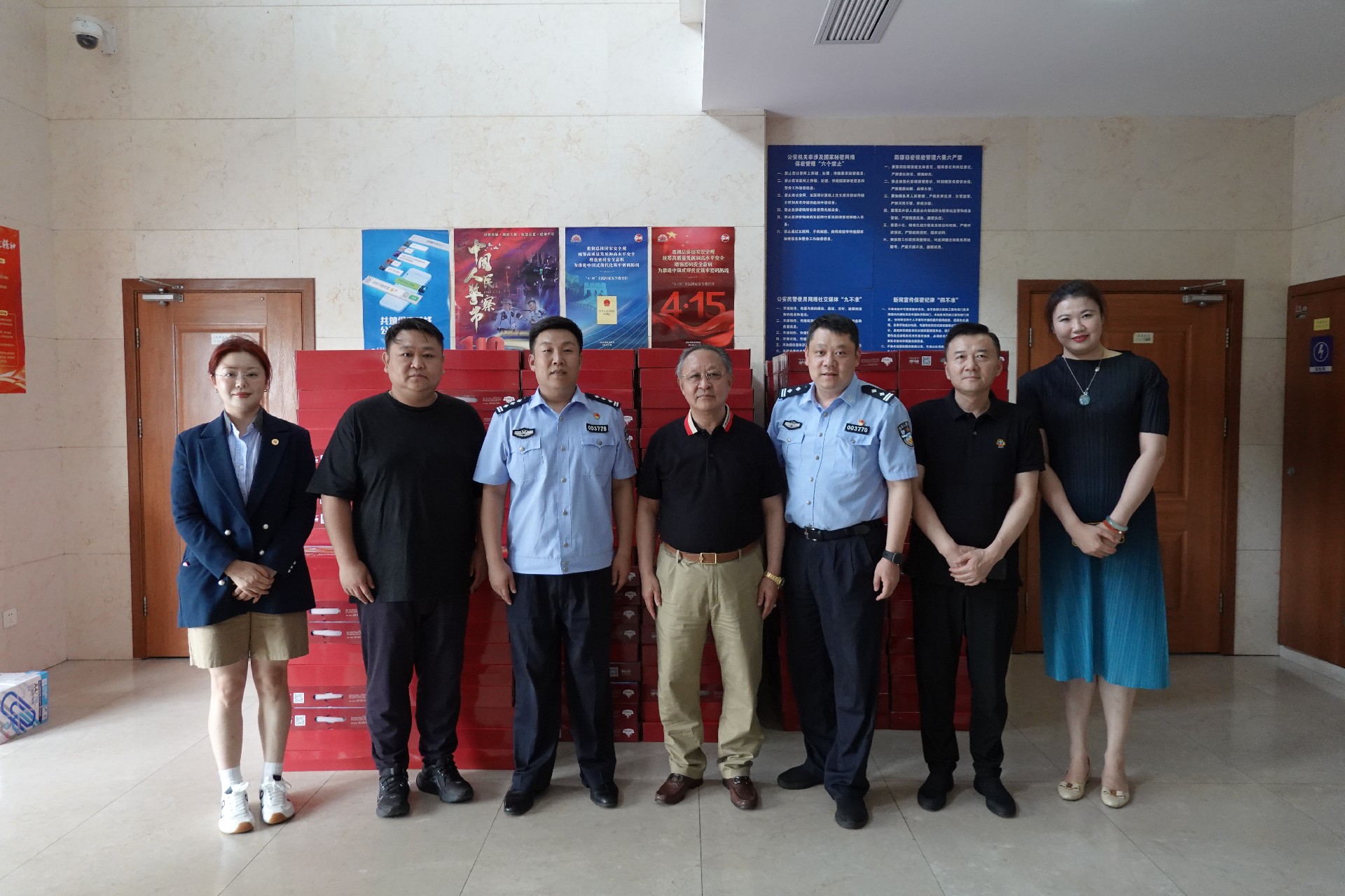 慰問上海市公安局交通警察總隊高架道路支隊.jpg